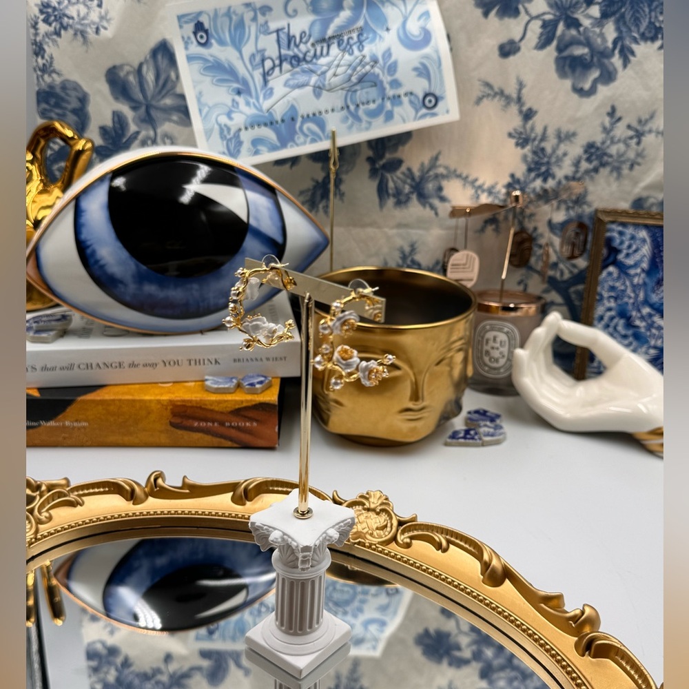 🆕 LES NEREIDES 🧿 NWOT White Rose Branch and Pearls Hoop Earrings - Picture 5 of 15